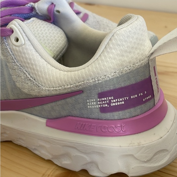Nike Women's Athletic Shoes in Gray and Pink - Picture 4 of 4